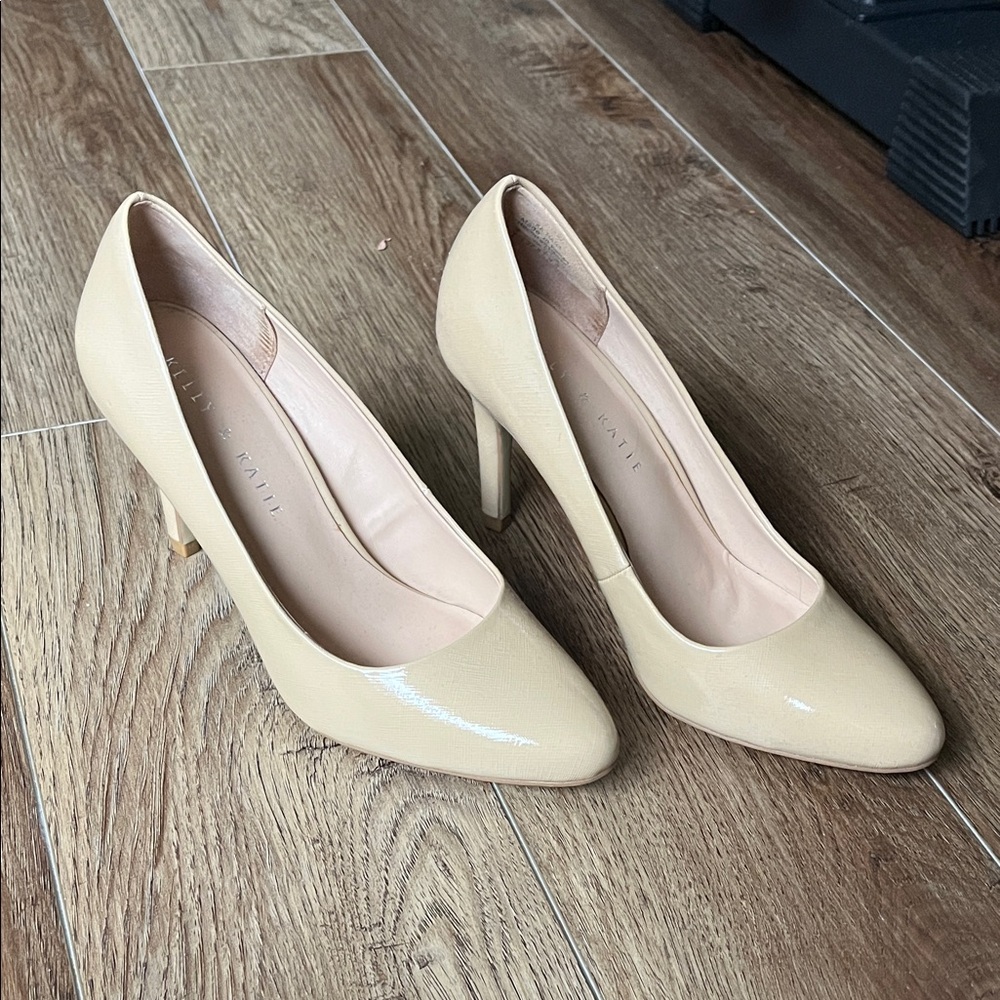 Nude Pumps